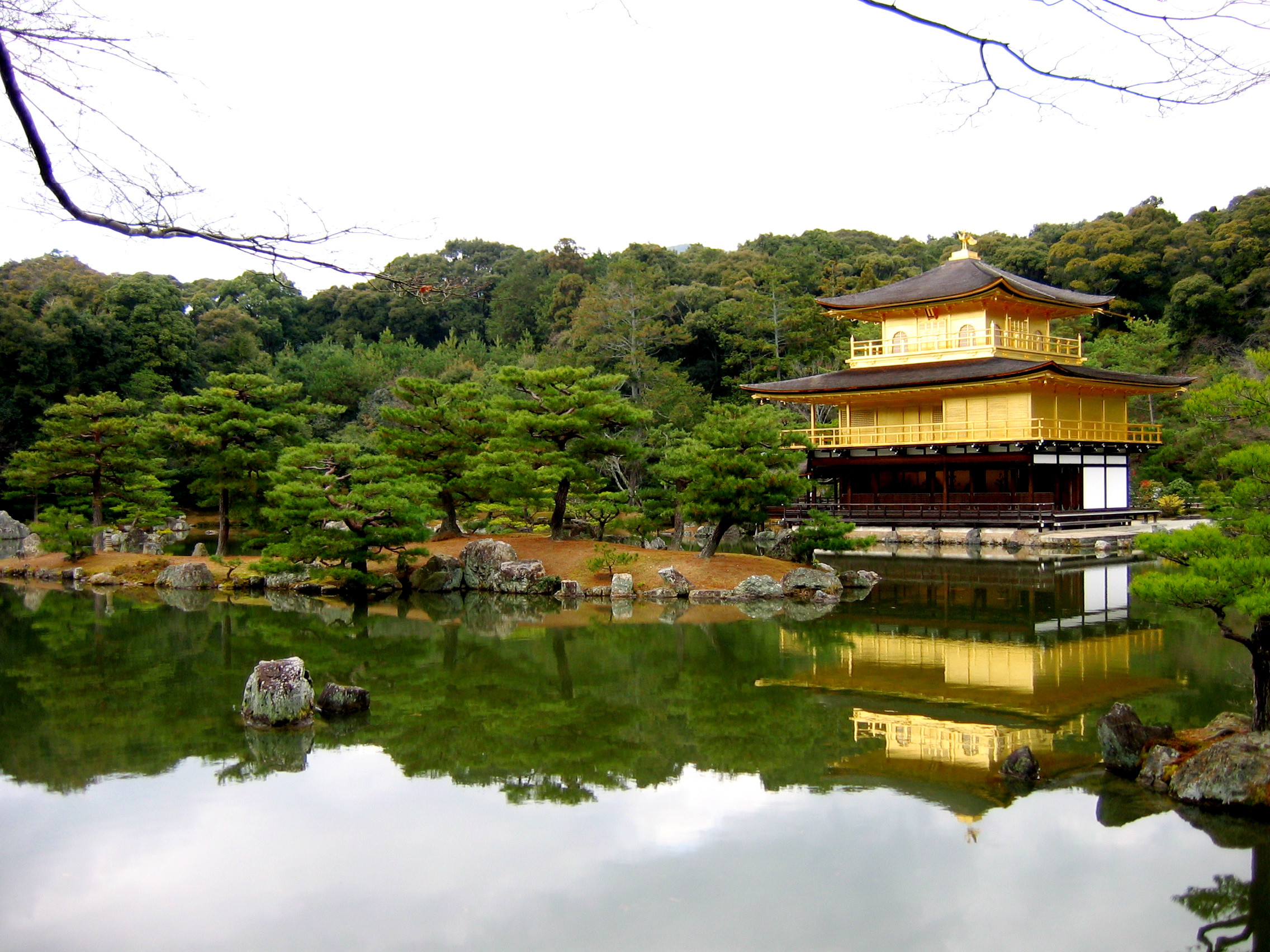 kuil paviliun emas kinkaku-ji from wikimedia